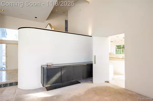 Farmington Hills, MI 48331,31033 Evergreen Court