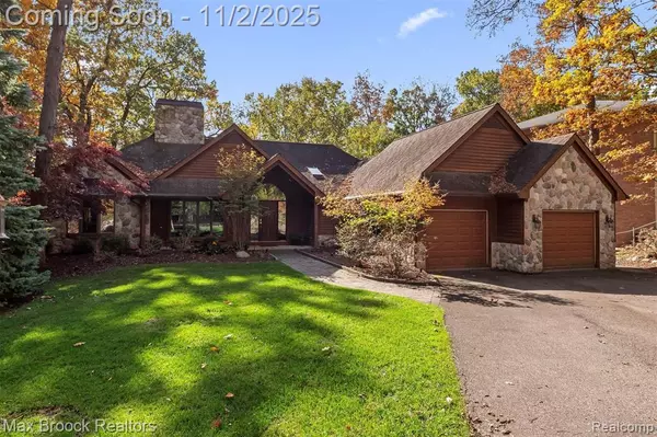 2121 Uplong Street, West Bloomfield, MI 48324