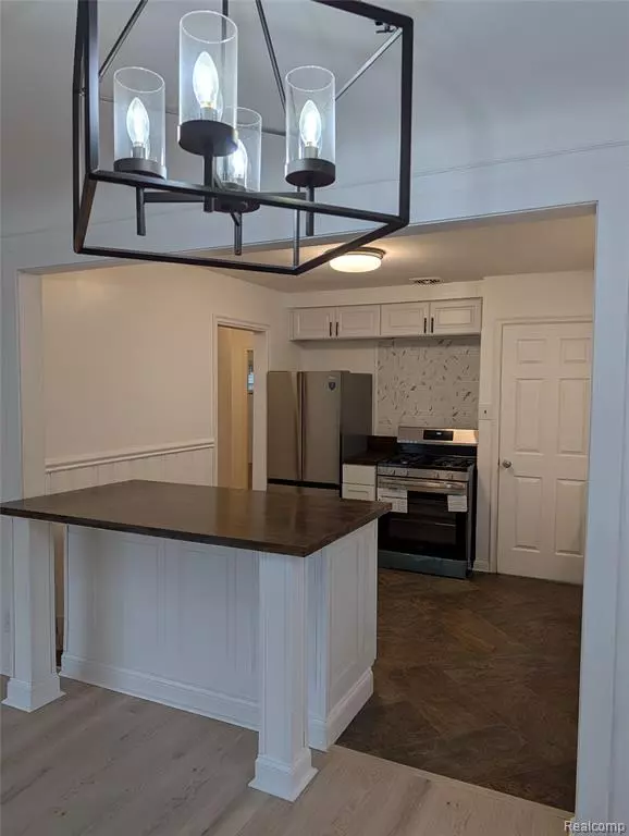 Detroit, MI 48235,18210 Lesure NW Street