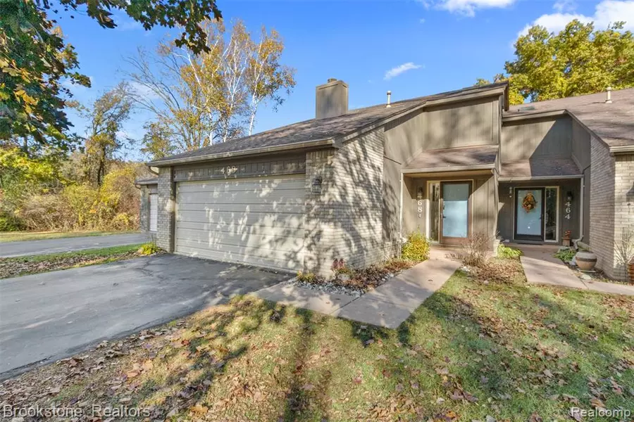 468 Woodstone Road, Waterford, MI 48327