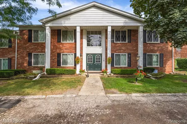 2383 Mulberry Square, Bloomfield Hills, MI 48302