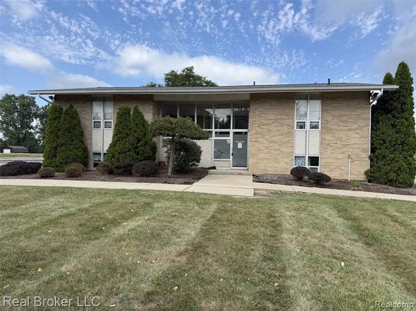 1996 W Oregon Street, Lapeer, MI 48446
