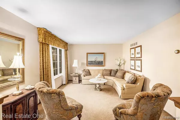 Troy, MI 48083,3811 Kings Point Drive