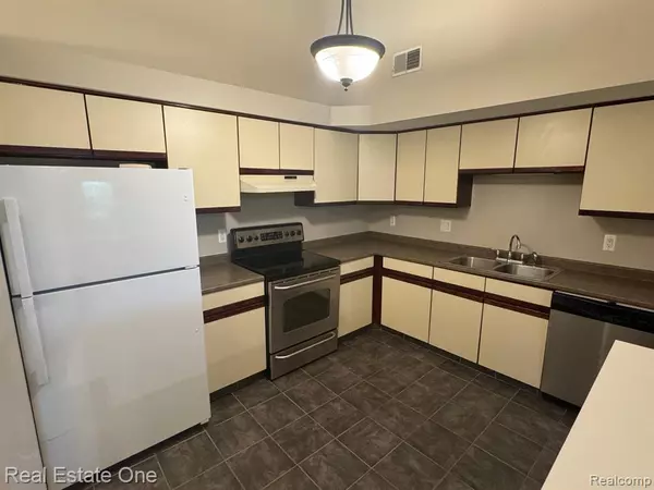 Northville, MI 48167,19317 Surrey Lane