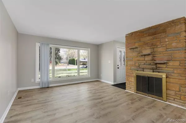 Farmington Hills, MI 48331,28295 Bayberry Road