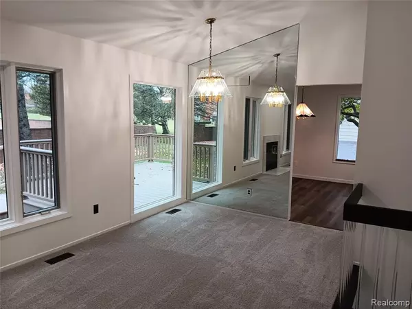 Farmington Hills, MI 48331,33786 Vista Drive