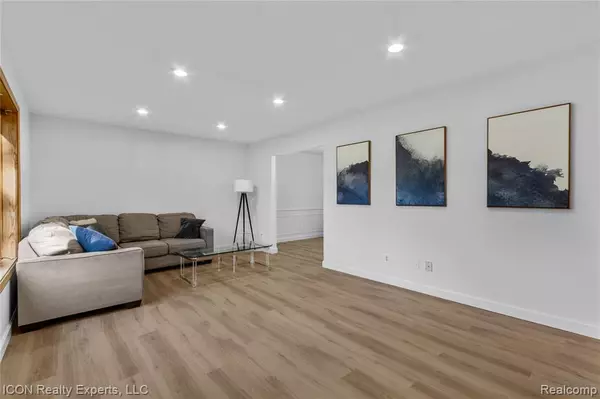 Clinton Twp, MI 48036,38864 Red Oaks Drive