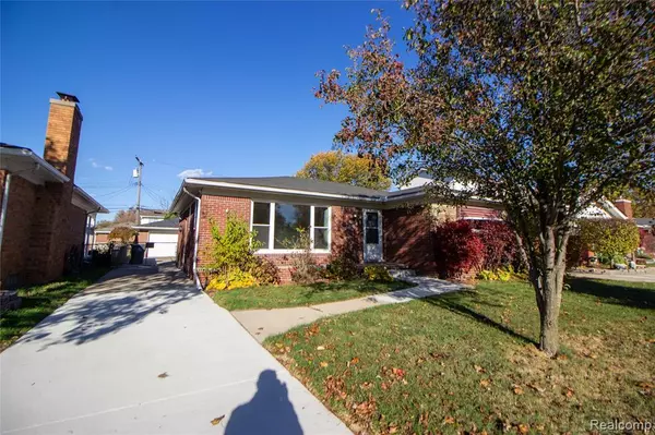 20025 Chalon Street, Saint Clair Shores, MI 48080