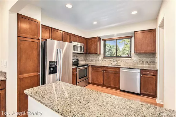 Troy, MI 48084,3990 Old Creek Road