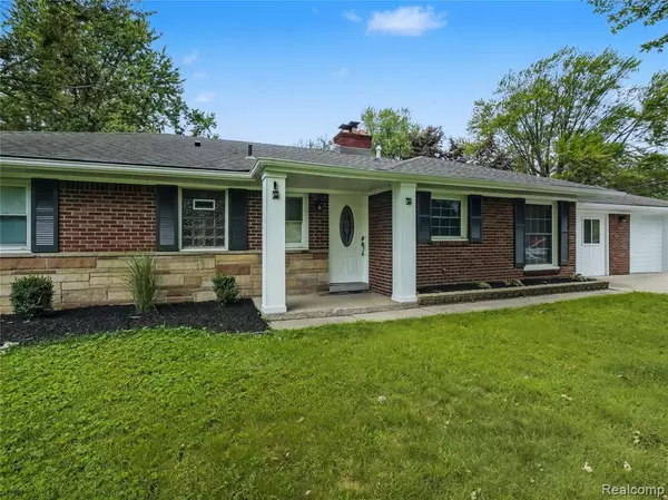 Clinton Twp, MI 48036,38580 Asbury Park Street