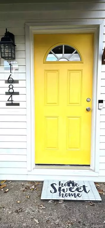 West Bloomfield, MI 48324,1684 PETROLIA