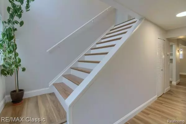 West Bloomfield, MI 48323,2149 Sunnycrest Drive