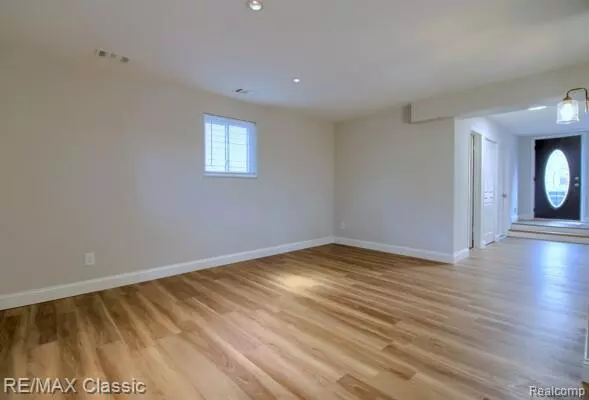 West Bloomfield, MI 48323,2149 Sunnycrest Drive