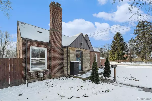 Royal Oak, MI 48073,1404 E 14 Mile Road