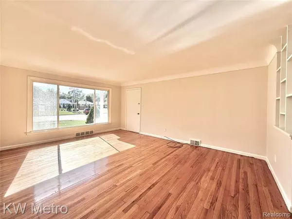 Grosse Pointe Woods, MI 48236,2180 Vernier Road