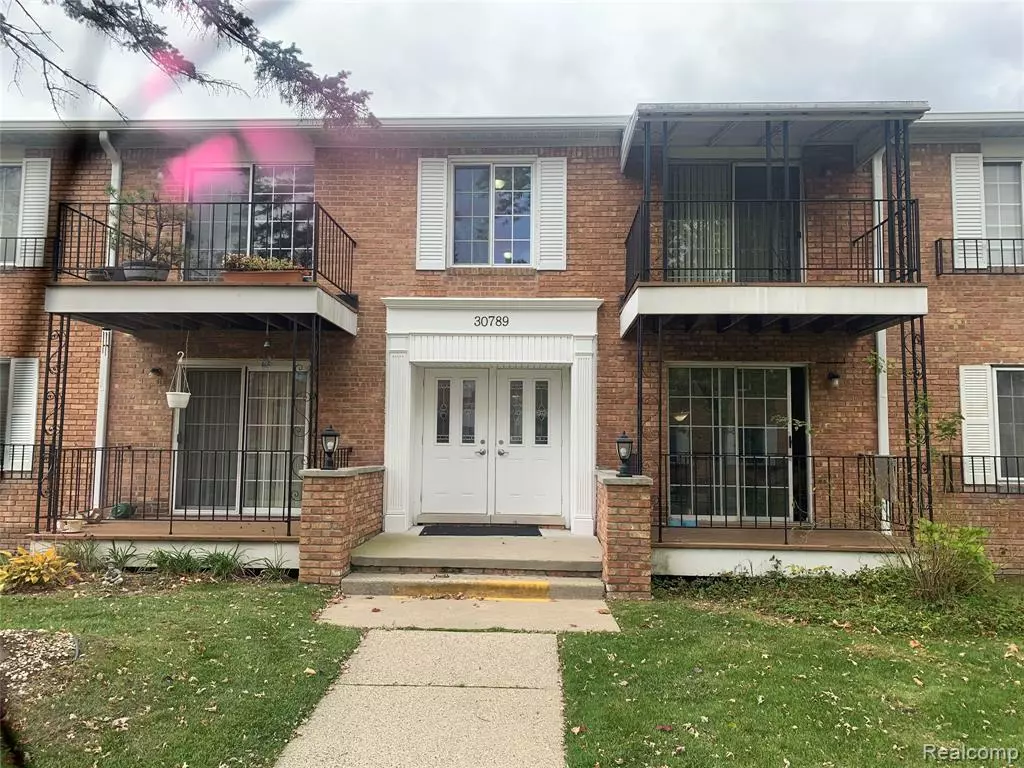 Farmington, MI 48336,30789 Shiawassee Road