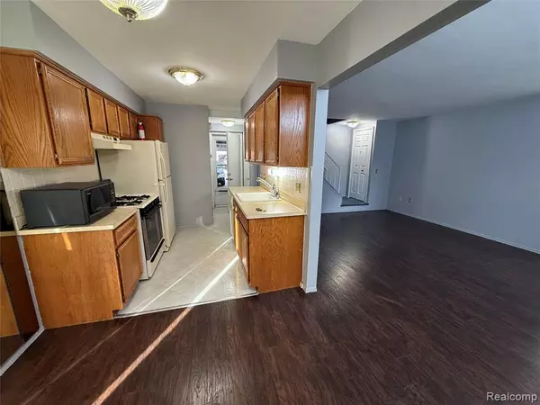 Clinton Twp, MI 48038,15817 Charleston Drive