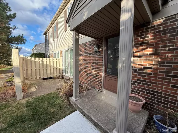 Clinton Twp, MI 48038,15817 Charleston Drive