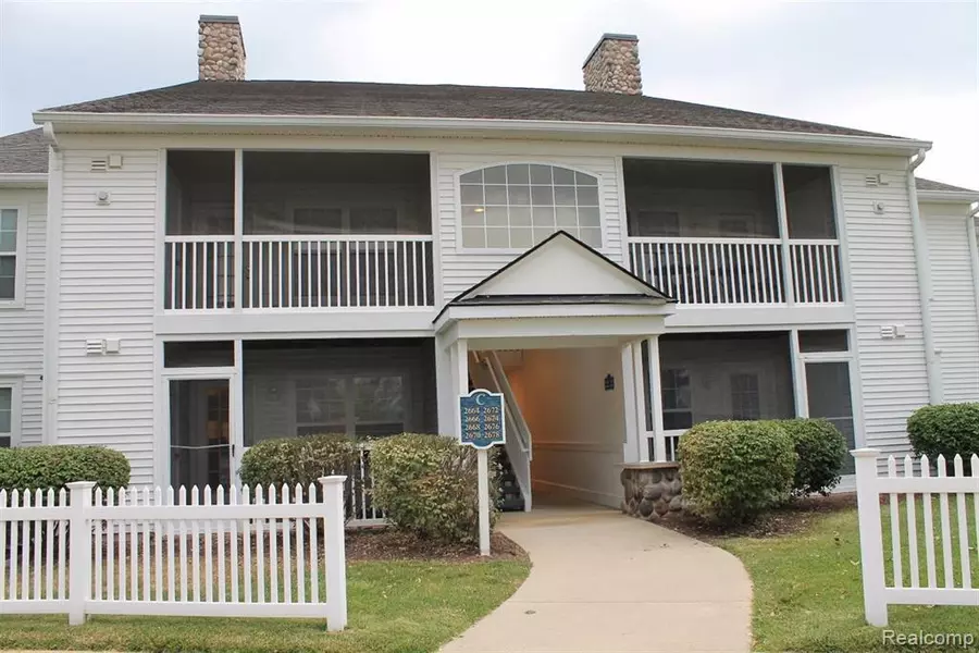 2664 S KNIGHTSBRIDGE Circle, Ann Arbor, MI 48105