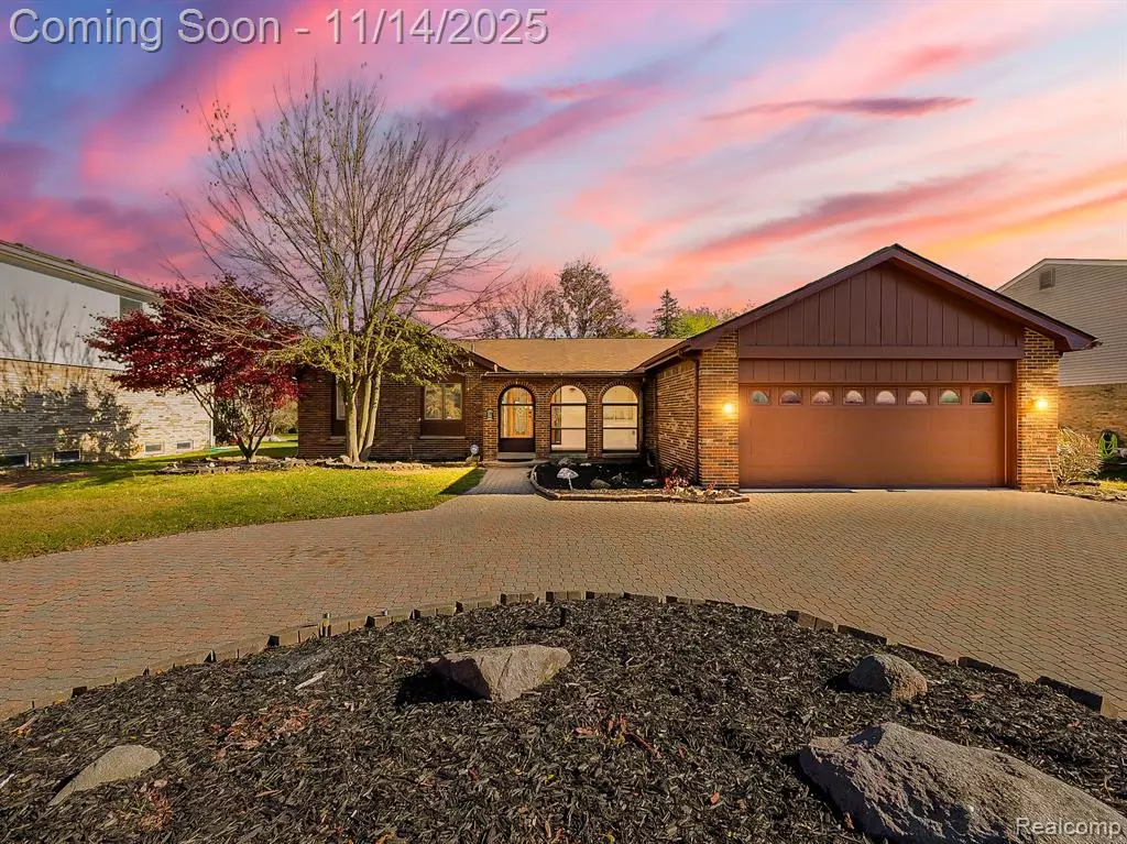 West Bloomfield, MI,7329 Camelot Drive