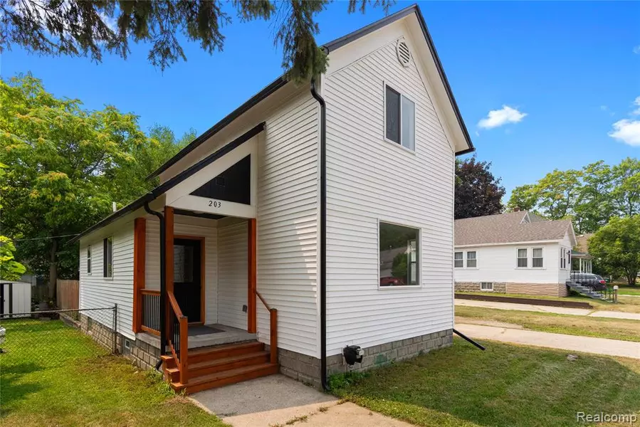 203 W Jenny Street, Bay City, MI 48706