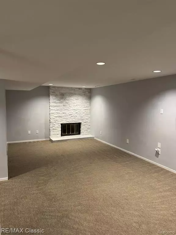 Bloomfield Hills, MI 48304,1806 S Hill Boulevard