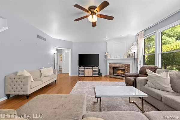 Canton, MI 48188,48318 Manhattan Circle