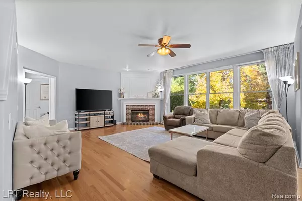 Canton, MI 48188,48318 Manhattan Circle