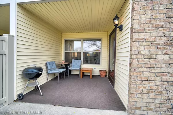 South Lyon, MI 48178,61051 Greenwood Drive