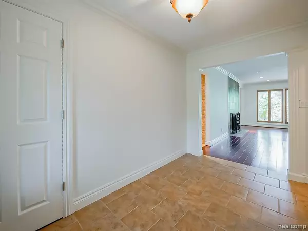 Bloomfield Hills, MI 48302,1656 Keller Lane