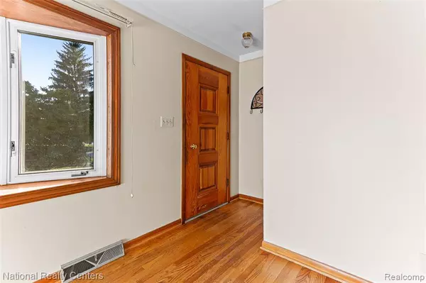 South Lyon, MI 48178,11655 Shorecrest Court