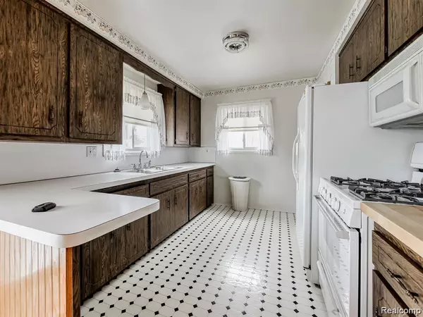 Westland, MI 48186,32508 Avondale Street