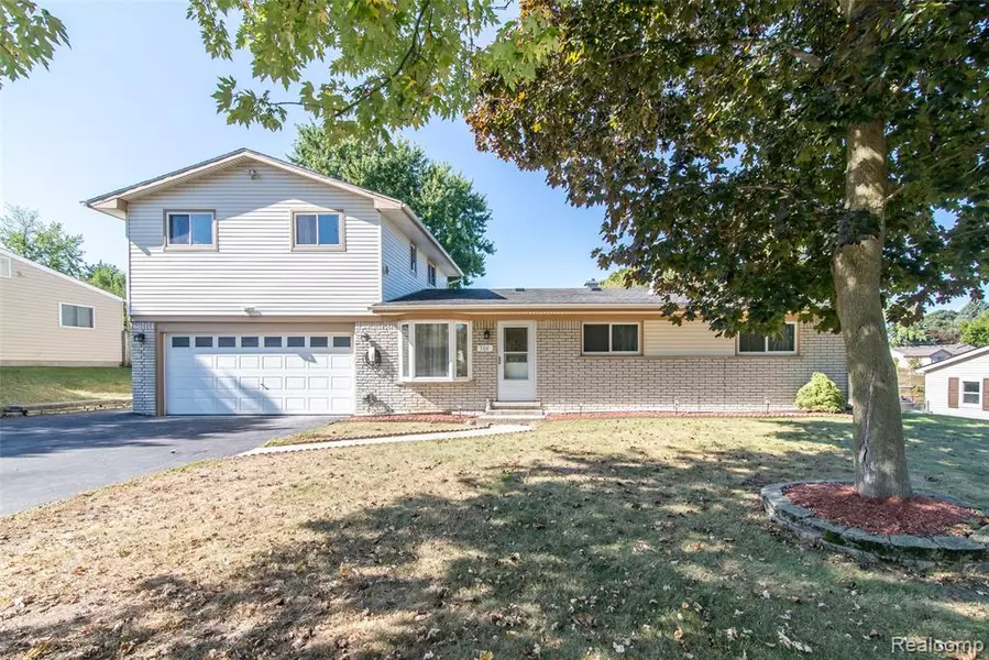 1404 Cardigan Drive, Oxford, MI 48371