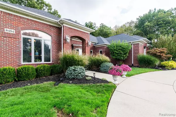 Grosse Ile, MI 48138,8454 Grays Drive