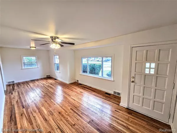 Waterford, MI 48328,4935 Pontiac Lake Road