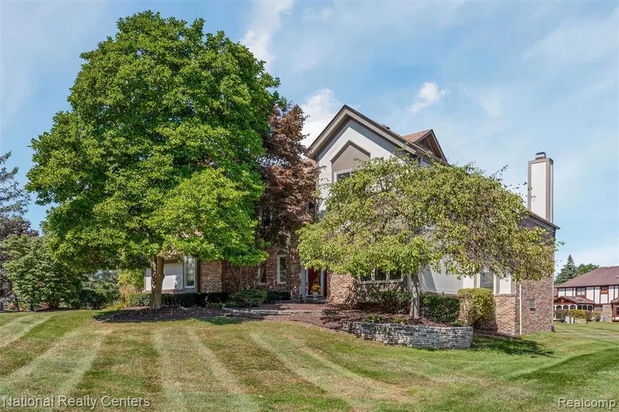 39345 Plumbrook Drive, Farmington Hills, MI 48331