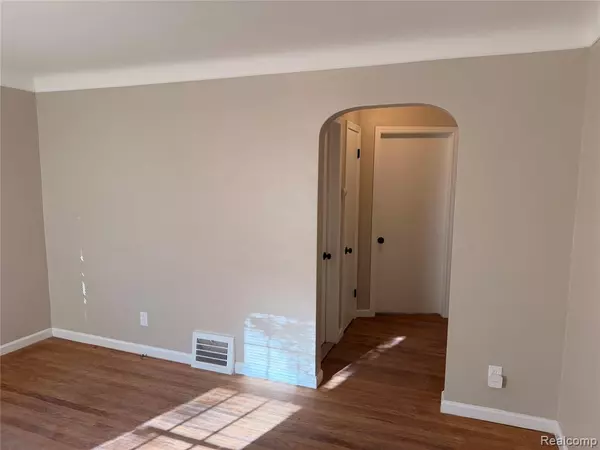 Harper Woods, MI 48225,19397 Washtenaw Street