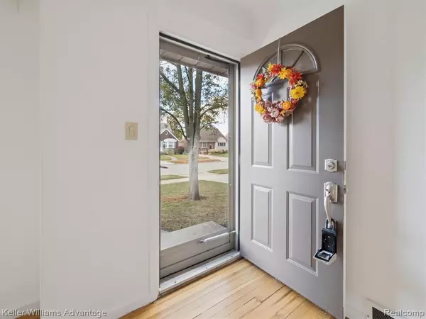 Dearborn, MI 48128,1810 Robindale Avenue