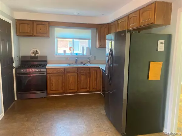 Dearborn Heights, MI 48127,7696 Rosemary Street