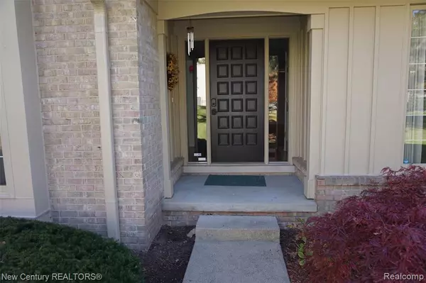 Bloomfield Hills, MI 48304,2474 Hickory Glen Drive