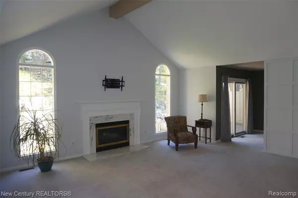 Bloomfield Hills, MI 48304,2474 Hickory Glen Drive