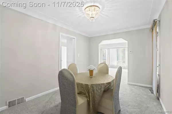 Detroit, MI 48221,17534 Kentucky Street