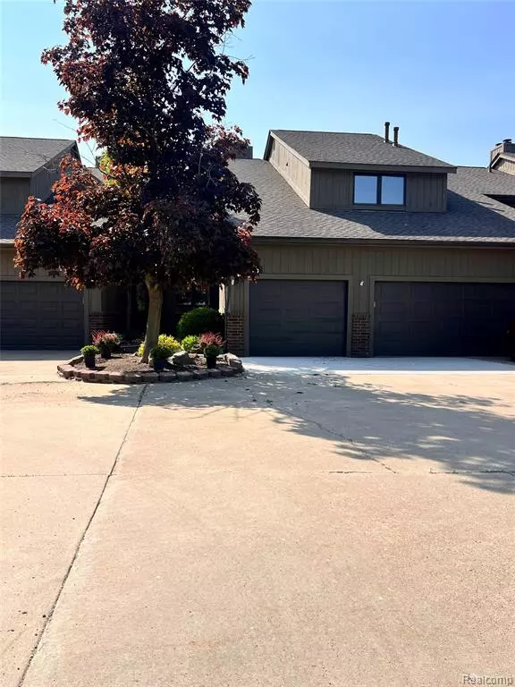 9836 Hawthorne Glen Drive, Grosse Ile, MI 48138