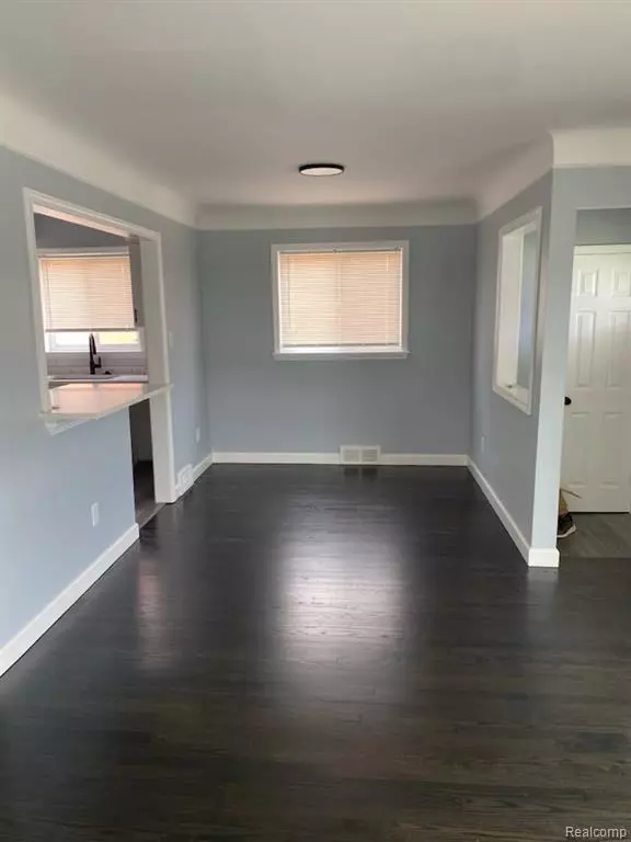 Eastpointe, MI 48021,23075 Saxony Avenue