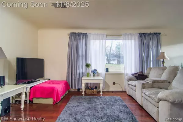 West Bloomfield, MI 48324,1604 Petrolia