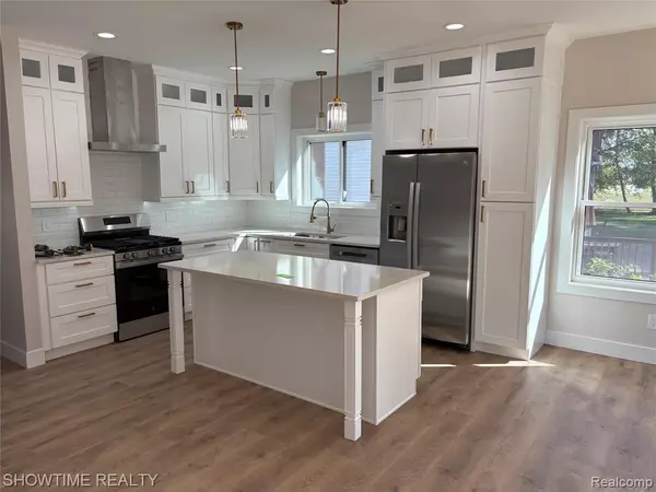 Sterling Heights, MI 48310,5636 Paris