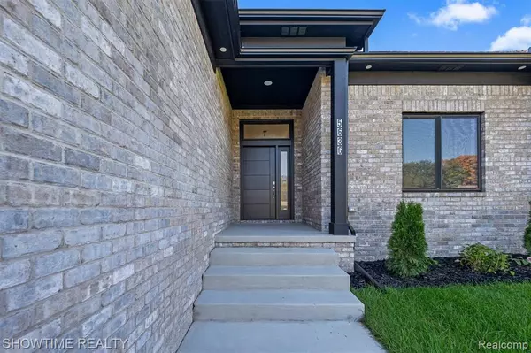 Sterling Heights, MI 48310,5636 Paris