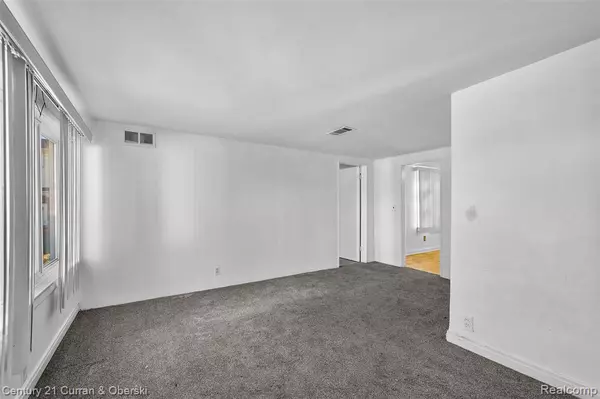 Dearborn Heights, MI 48127,6627 Mayburn Street