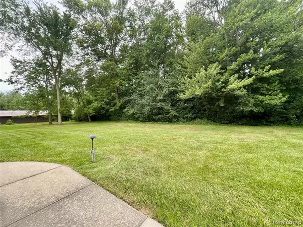 Grosse Ile, MI 48138,10228 Nancys