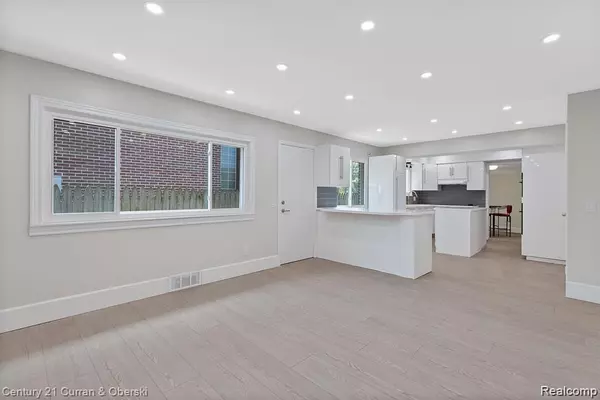 Grosse Pointe Park, MI 48230,1386 Three Mile Drive